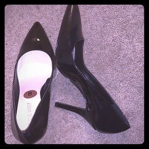 Barely worn Nine West close-toe heels